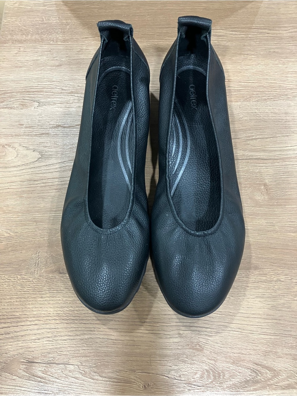 AETREX Women’s Black Leather Flat shoes